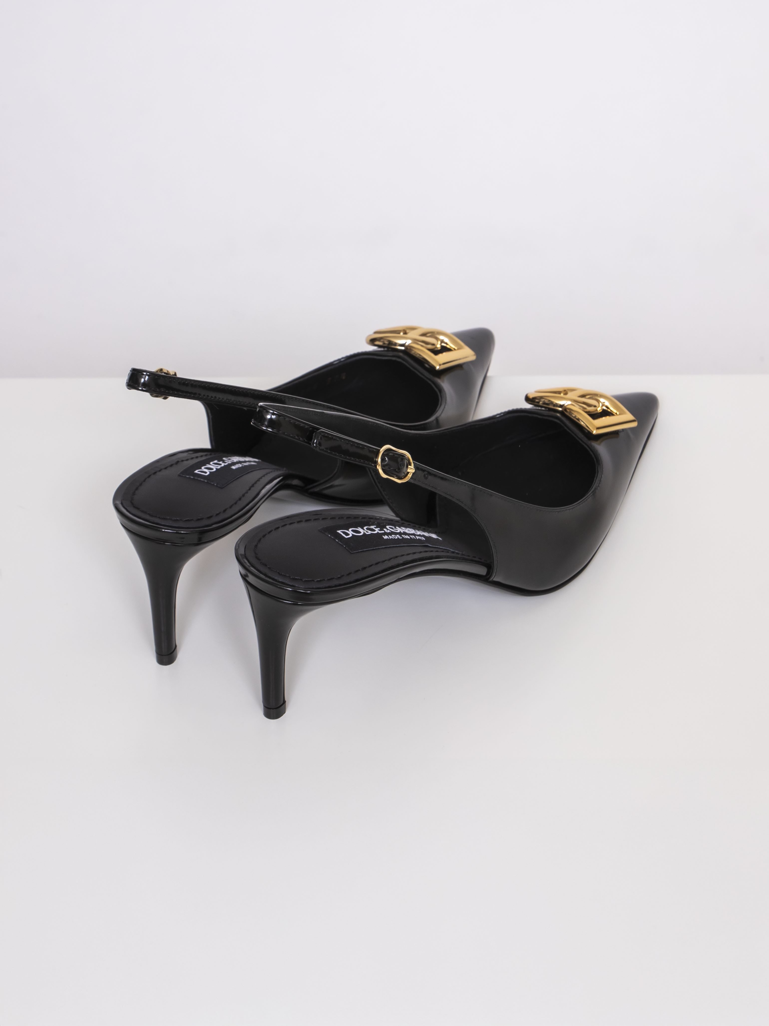 VERSACE ハックルティテルミニスカト 78HAE850DW009L01 904 Versace Metallic Gold Chain Detail Platform Heels – Studded